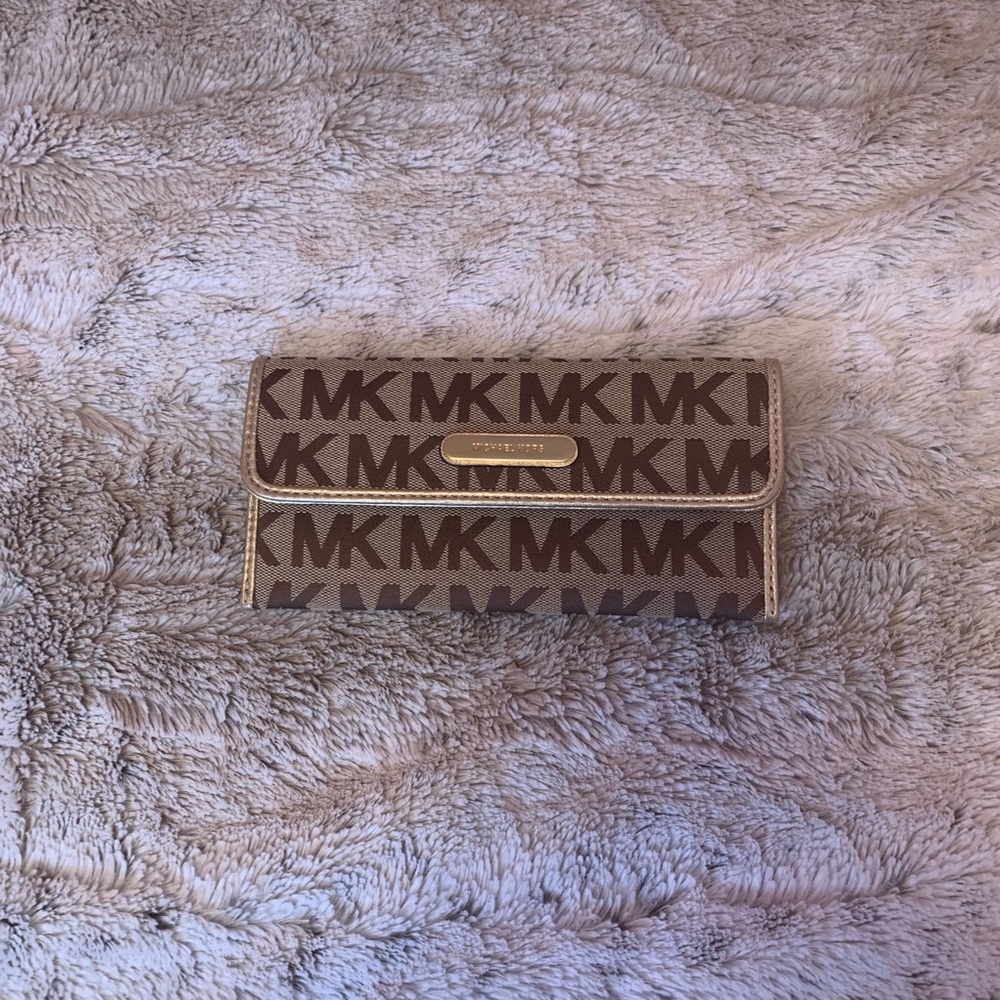 Never used before Michael Kors wallet!
